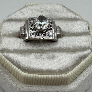 13K White Gold Art Deco White Topaz Vintage Ring: Size 5.5, 4.34g