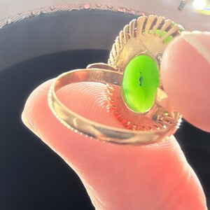 9K Yellow Gold, Green Nephrite Jade Cabochon solitaire vintage Ring Size 7.5, 4.5g image 4