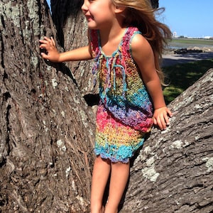 Vestido Shiloh Bouclé para meninas em crochê. SOMENTE PADRÃO DE CROCHÊ – Tamanhos 2-3, 3-5 anos. Vestido de crochê de verão. Sem tricô, crochê fácil. Fluindo e divertido.