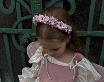 Fee Kopfschmuck mit Blumen Kleinkind Fairy Blumenkrone Pink Blumen Stirnband für Mädchen