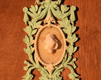 Small Ornate Resin Cat Skull Frame Wall Art – Oddities and Curiosities