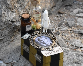 Found Objects Collection Wood Hand Painted Coffin Box - Plagued Earth Productions Slizz Kid Collab - Bones - Jewelry Box - Vintage Halloween