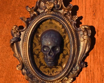 Small Ornate Resin Skull Frame Wall Art – Gothic Decor & Vintage Home Accent - Purple Brass