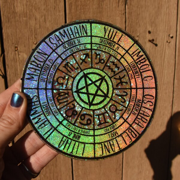 Rueda Holográfica del Año - Rueda del Zodíaco - Calendario Sabbat - Coaster Colgante de pared - Decoración de la Bruja - Arte Ceremonial - Arte de Astrología