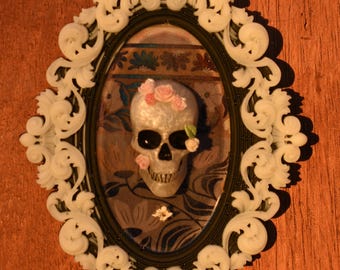 Small Ornate Resin Roses Skull Frame Wall Art – Gothic Decor & Vintage Home Accent - Pearl