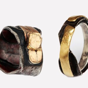 18金ゴールドの結婚指輪、四分一の非対称結婚指輪、抽象的な黒と金の結婚指輪、ユニークなラフな結婚指輪バンド