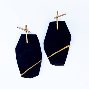 Orecchini esagonali neri, orecchini a perno di forma geometrica, regalo per una donna, grandi orecchini vistosi neri e oro, orecchini a perno in oro, fatti a mano