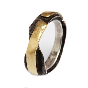 18Kゴールドの結婚指輪、Shibuiciの非対称結婚指輪、シルバーとゴールドの抽象的な結婚指輪、ユニークなブラックとゴールドのラフ結婚指輪バンド