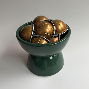 Bol de cerámica verde bosque hecho a mano con pedestal – Plato multiusos moderno – Maceta escultural – Bol para pequeños objetos