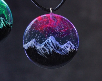 Aurora Borealis-berghanger: glow in the dark houtharsketting