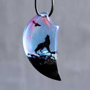 Loup hurlant aurores boréales - Pendentif griffe - Collier phosphorescent pour homme