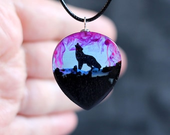 Howling Wolf Anhänger Halskette: Lila Himmel Nordlicht Schmuck