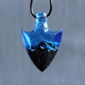 Pendentif pointe de flèche en cristal. Pendentif lumineux. Collier en bois de résine. Pendentif en bois pour femme et homme.