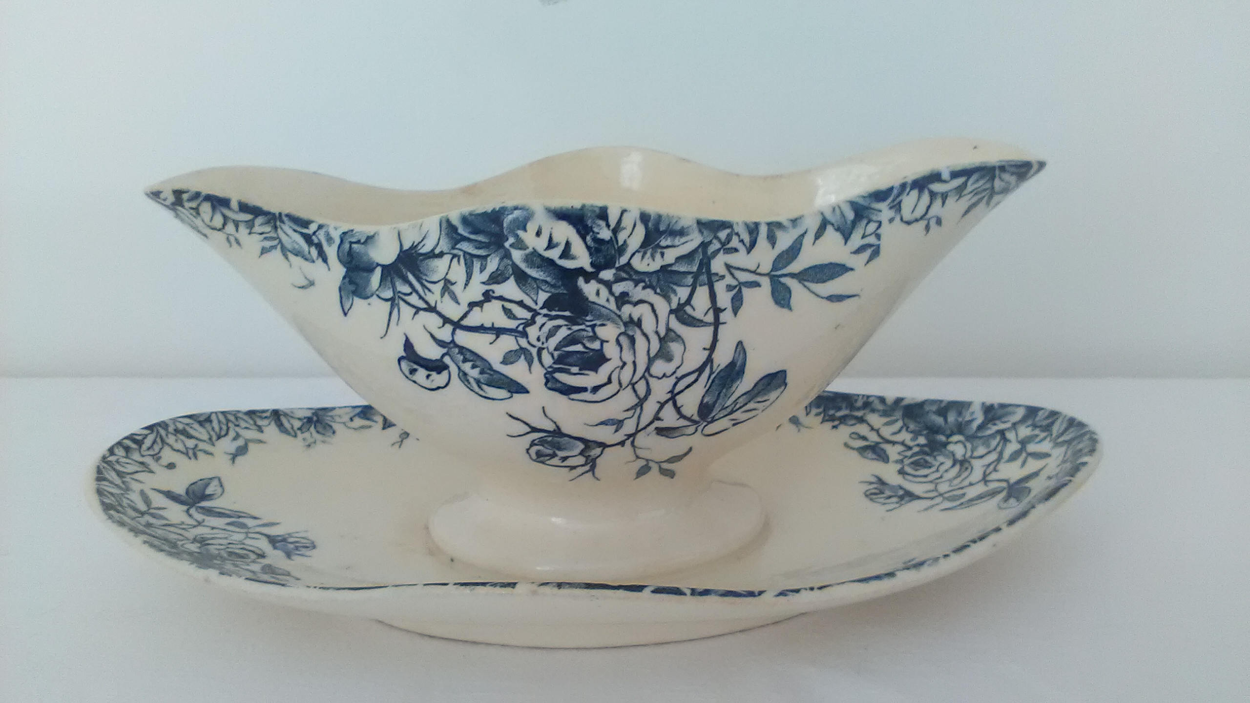 Antique Gien Français Saucier/Sauce Boat Gravy Server Jug With Drip Base Stunning Design in Deep Blu