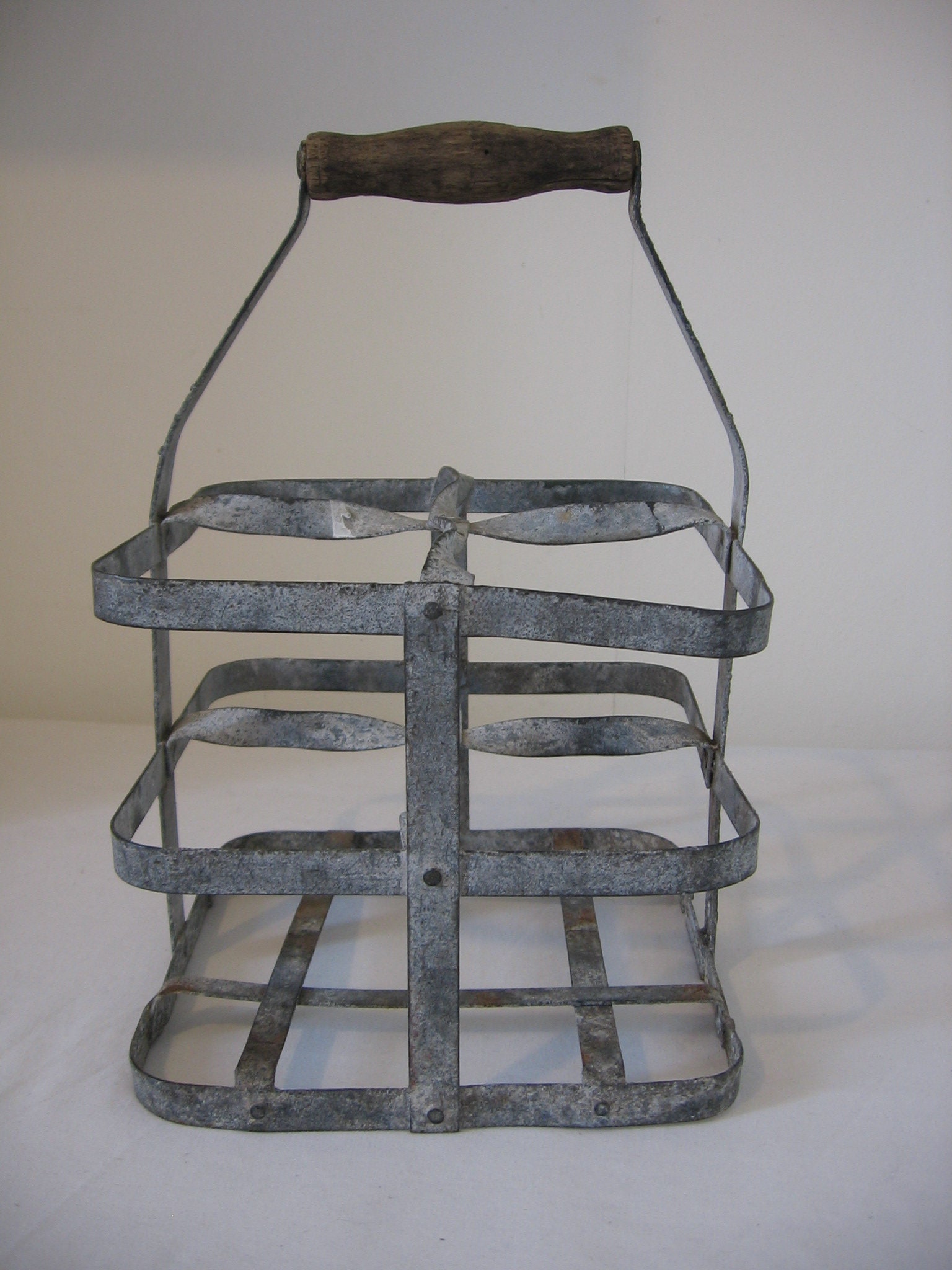 Robuste Rustique Français Vintage Galvanised Zinc Bottle Carrier/Support Pour Quatre Bouteilles