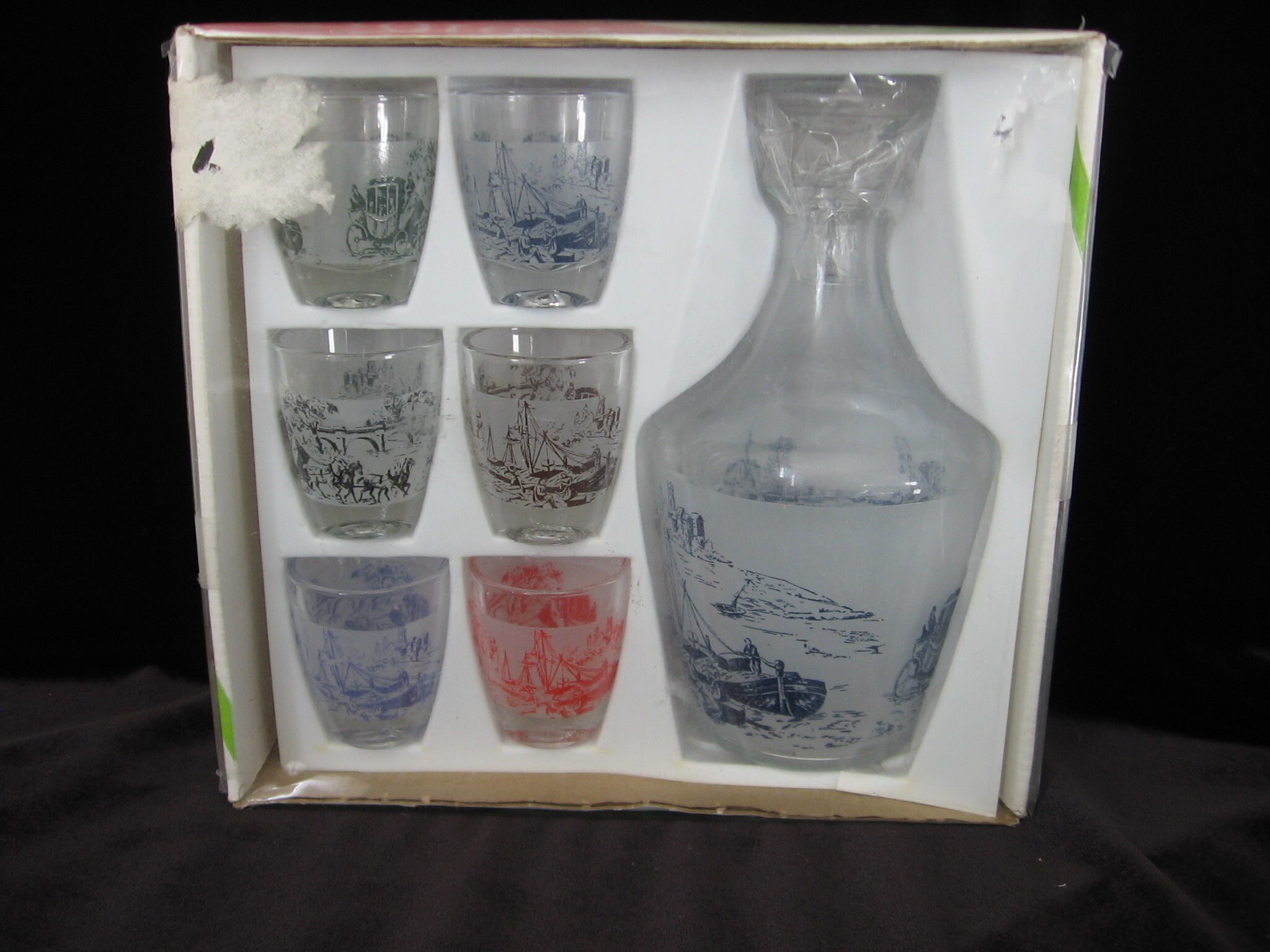 Jg Durand - Cie | Arques 1950S Vintage Français Glass Decanter Set With 6 Glasses With Historical Tr