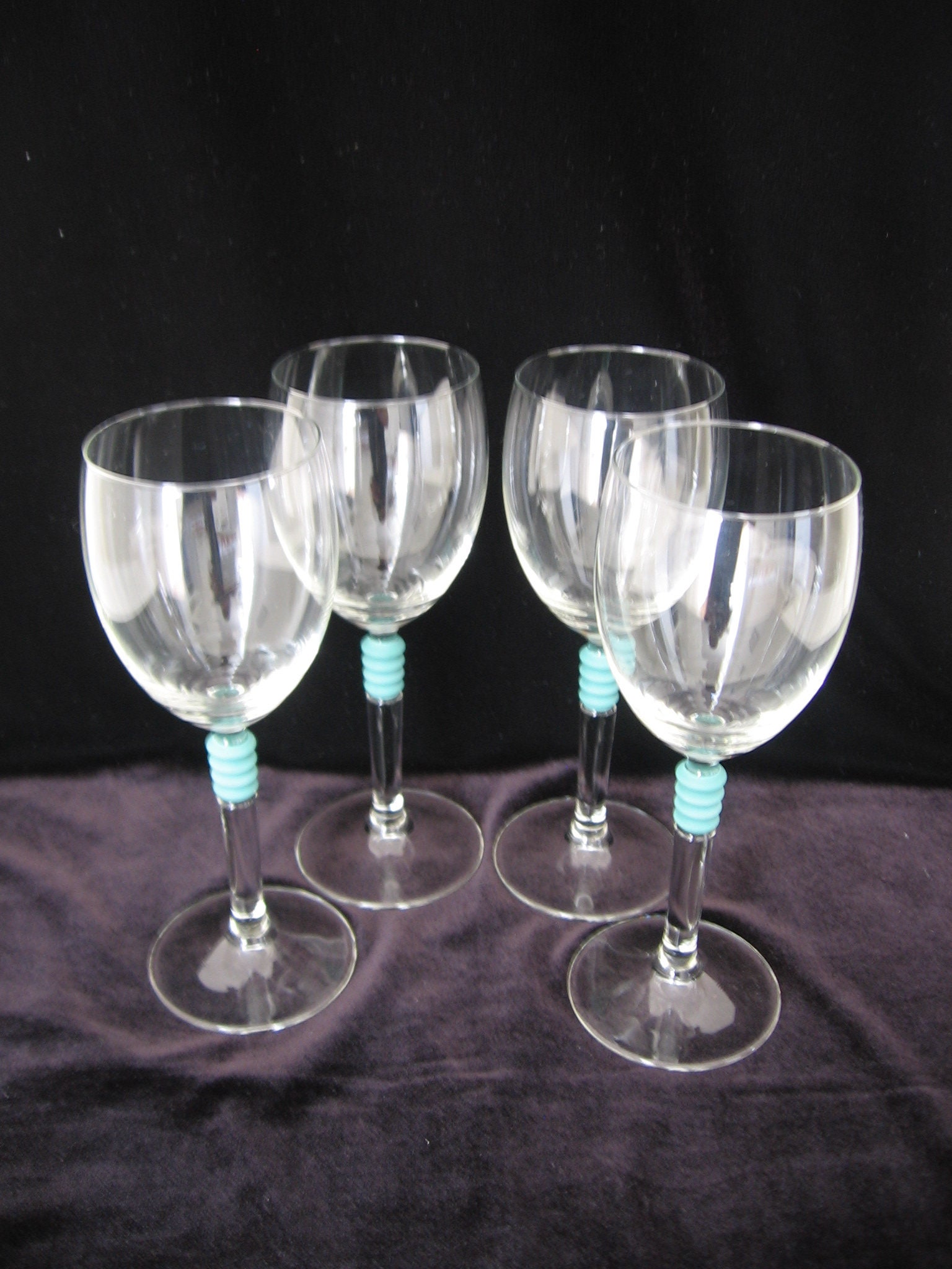 Bel Ensemble de 4 Verres à Vin Français Vintage Tige Claire avec Insertion en Spirale Turquoise