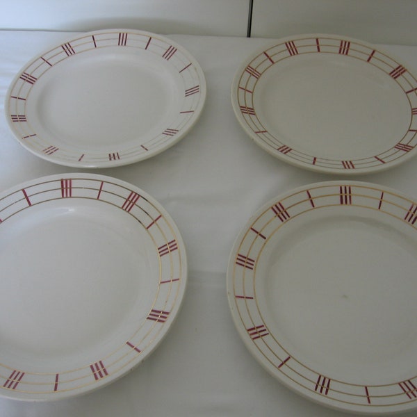 Ensemble de 4 millésimes Moulin Des Loups Rouge et Or sur plaques de fond blanc / Assiettes vers 1920 / Modèle RICHELIEU des années 1930