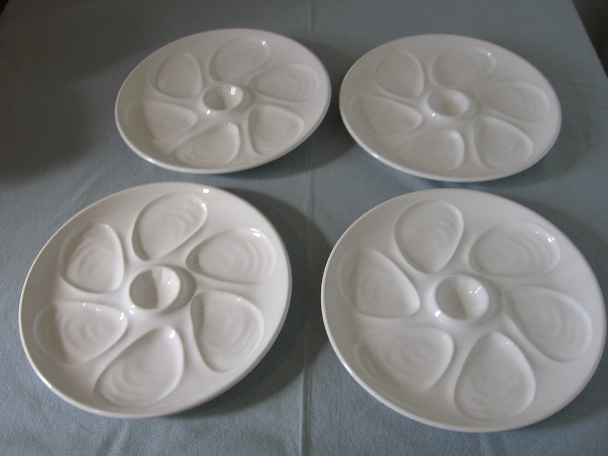 Superbe Ensemble de 4 Assiettes Blanches Service d'huîtres Salins Du Milieu Siècle Pour 6 Huîtres Ré