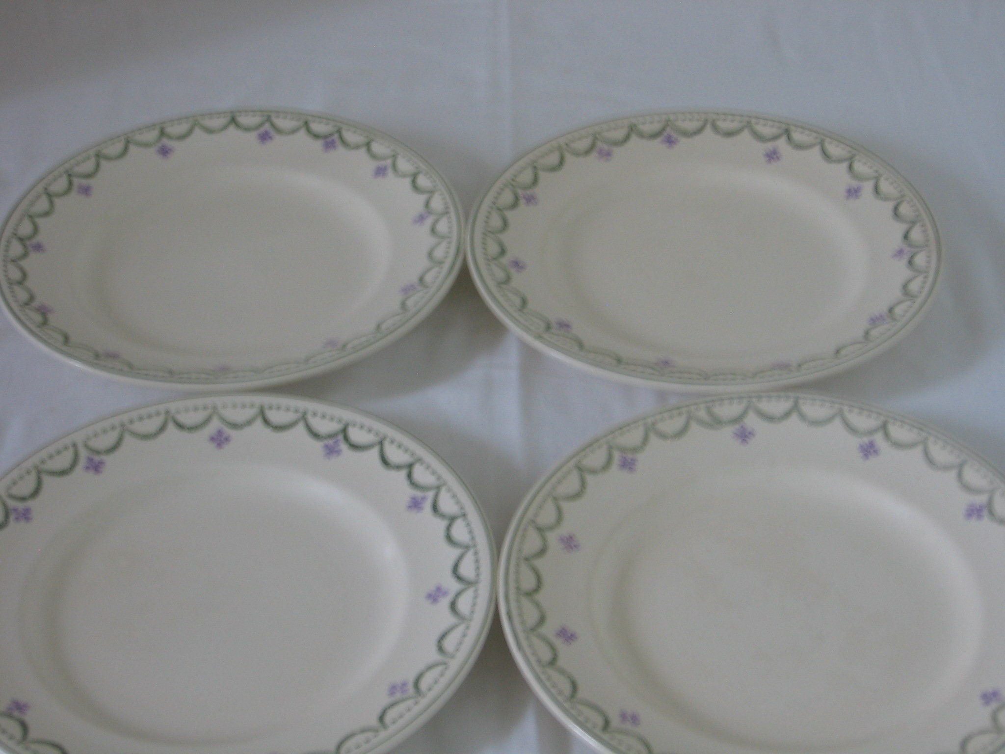 Magnifique Antique Français Ensemble de 4 Assiettes Thé/À Dessert Rare Lilas - Design Vert sur La Cr