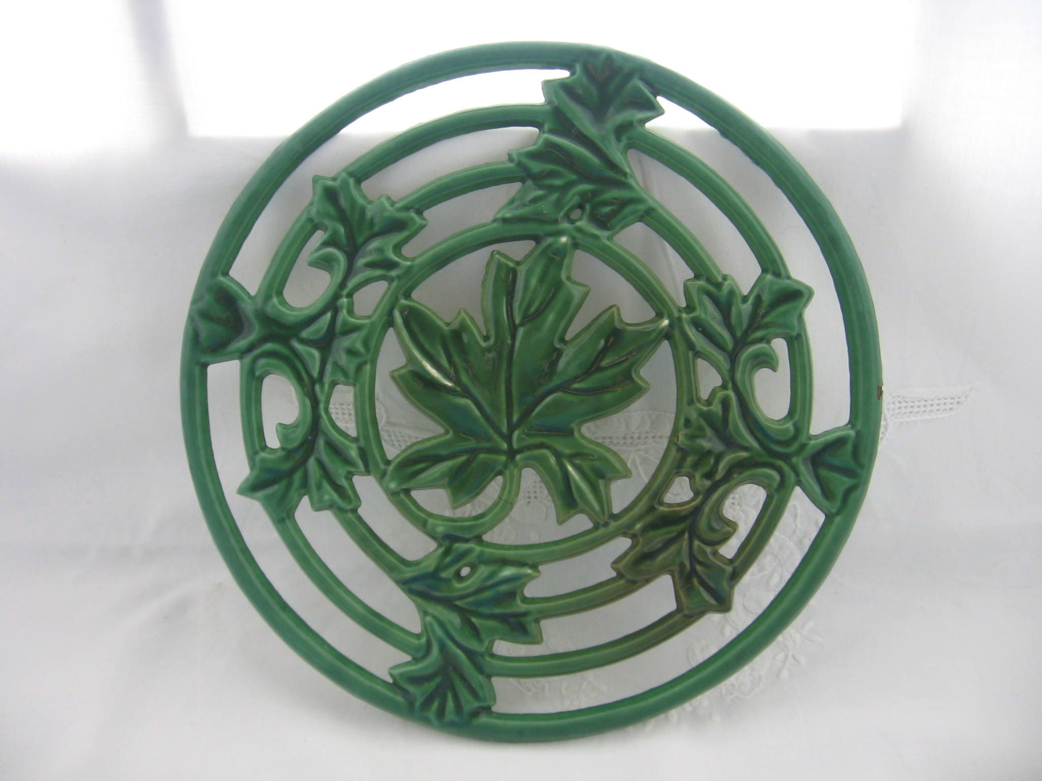 Vintage Français Bright Green Leaf Design Trivet/Pot Stand Table Protector Cast Iron Enamelled Ename