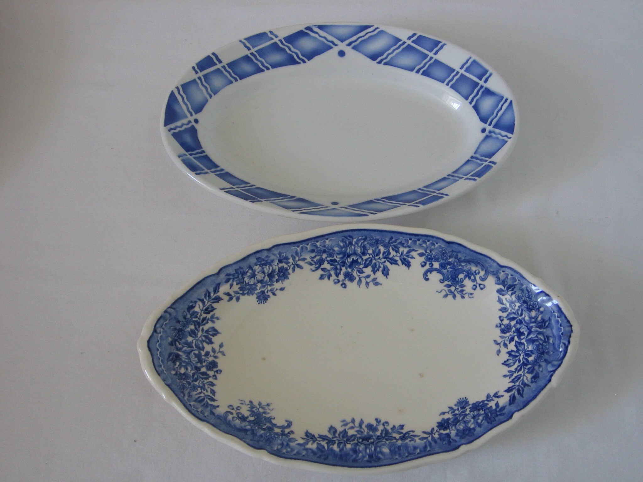 Paire Dépareillée de Ravins Bleus et Blancs/Plats Service Du Milieu Xxe Siècle Villeroy Bosh Fides S