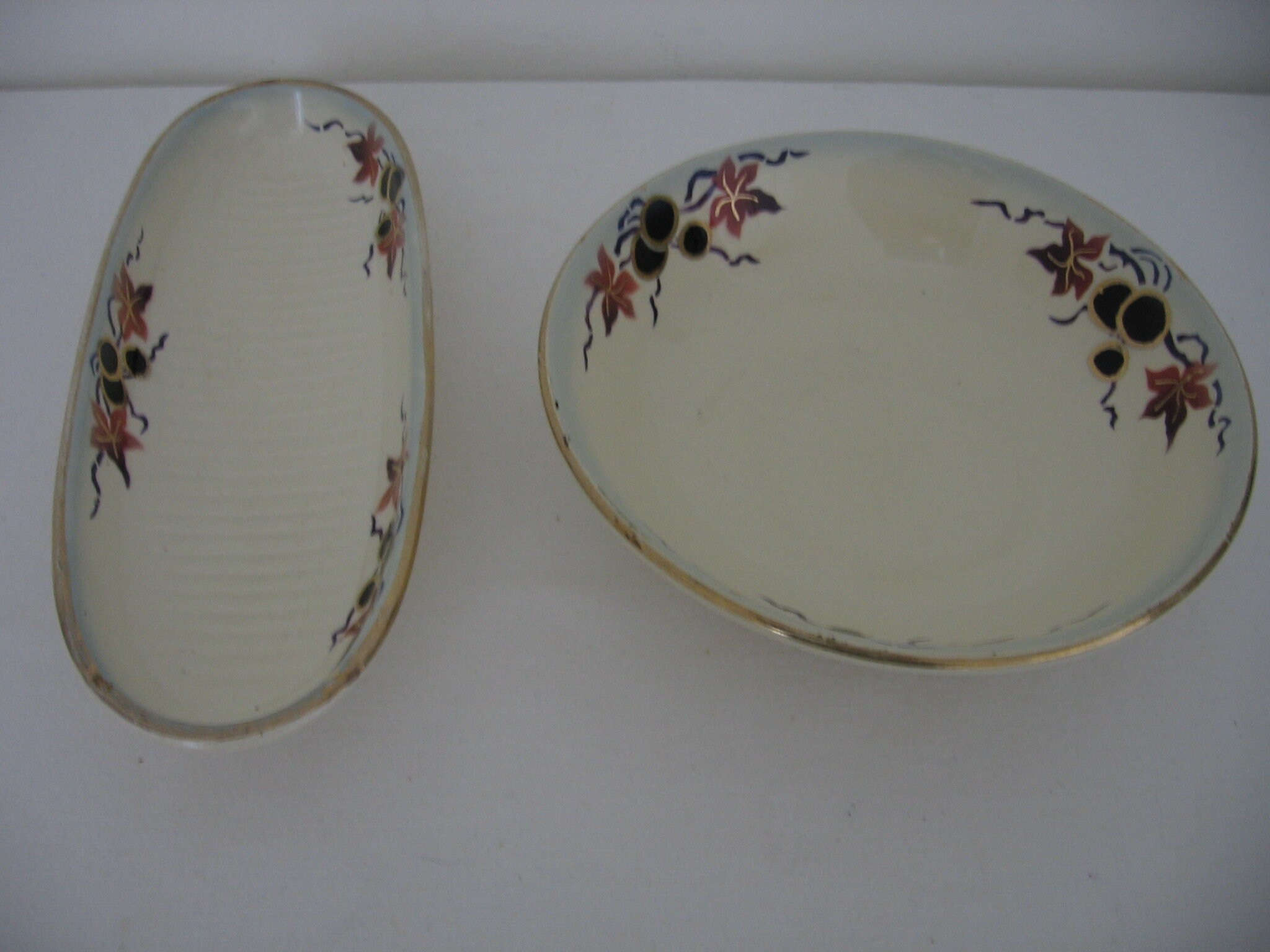 Français Antique Bathroom Set Comprising Soap/Comb Dish & Sponge Moulin Des Loups Raisins Design Toi