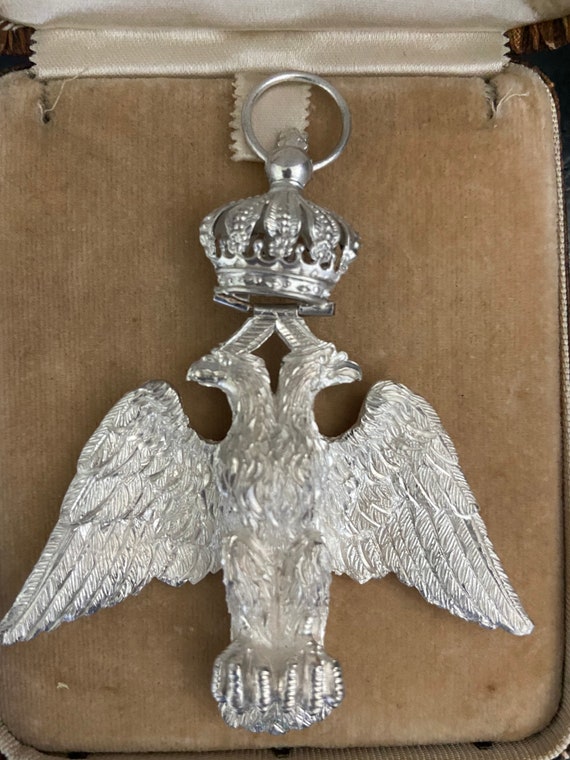 Antique very heavy crown eagle kind of pendant sol