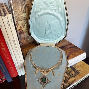 Victorian Necklace presentation gilded Box