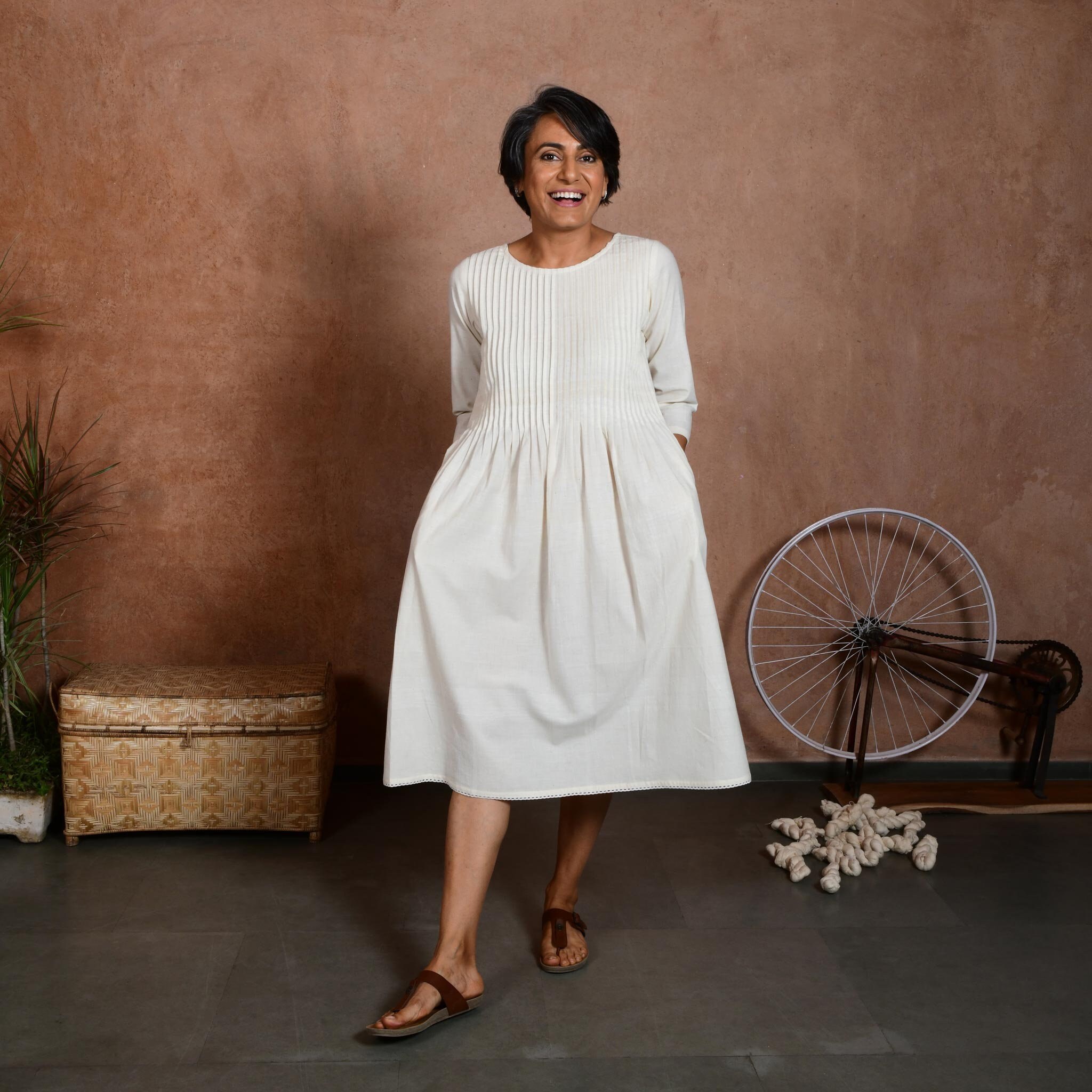open-back midi cover-up dress in crinkle cotton Solena Crêpe V Neck Open Back SIZE:10-11Y okk_occasion:WEDDING GUEST Eternity of Love White its too cute to