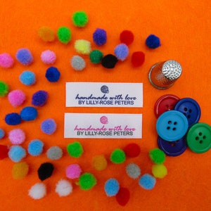 Étiquettes à coudre faites à la main avec amour - Étiquettes plates pour vêtements - Couture au crochet pour courtepointes tricotées 50 mm x 15 mm (SL FLAT 2 - D6)