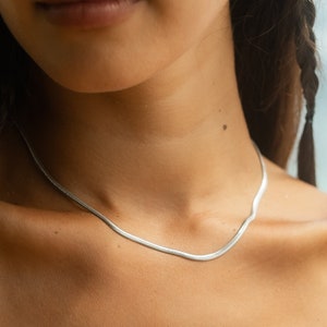 Minimalistische Schlangenkette Gold Silber Rosé Halskette Schlangen Design 3mm Choker Halskette Damen Gliederkette Geschenk für Sie Bild 1