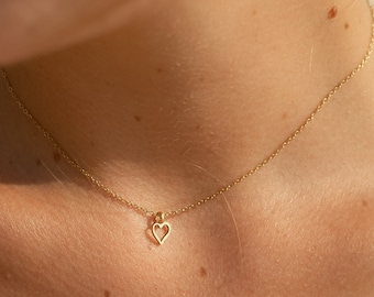Collar con colgante de corazón en plata u oro • Collar de corazón minimalista • Collar de mujer elaborado en acero inoxidable • Regalo para ella que incluye caja de regalo
