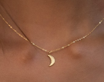 Collier pendentif lune • Collier lune minimaliste • Collier en acier inoxydable pour femme • Chaîne en or filigrane • Cadeau pour elle avec boîte