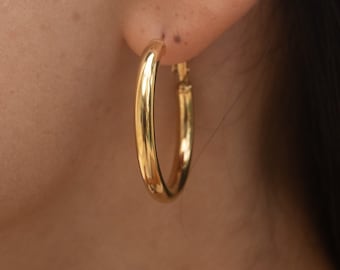 Créoles dorées de différentes tailles • Boucles d'oreilles dorées élégantes • Créoles dorées • Bijoux minimalistes • Cadeau pour elle • Bijoux pour femmes