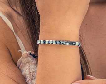 Boho Surfer Bracelet pour femmes et filles - Bijoux de festival faits à la main - Surfer Bracelet Accessoires de plage - 100% imperméable et réglable