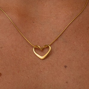Herzkette Gold • Edelstahl Halskette Damen • Gold Kette mit Herz Anhänger • Filigraner Schmuck • Geschenk für Sie • Valentingstagsgeschenk