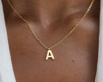 Gouden ketting met letterhanger • Letterketting • Initialenketting • Gepersonaliseerde sieraden • Cadeau voor haar