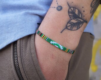 Boho Surfer armband voor vrouwen en mannen - handgemaakte festival sieraden - surfer armband strandaccessoires - waterdicht en verstelbaar groen