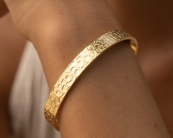Stainless Steel Bangle Gold • Women's Jewelry • Hammered Bangle • Gifts for Women • Adjustable Size • Boho Jewelry
