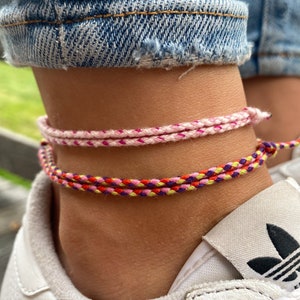 Surfer Strand Fußband 2er Set Damen und Herren Boho Ethno Fußkettchen Frauen Handmade Festival Schmuck 100% Wasserfest & verstellbar Bild 1