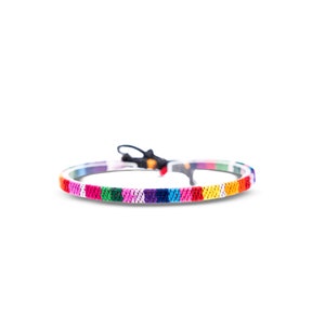 Bracelet de fierté pour hommes femmes et queers Bracelet LGBT CSD Festival dans le style Boho Ethno Fabriqué par Nami Handmade Rainbow Surfer Fabric Band image 2