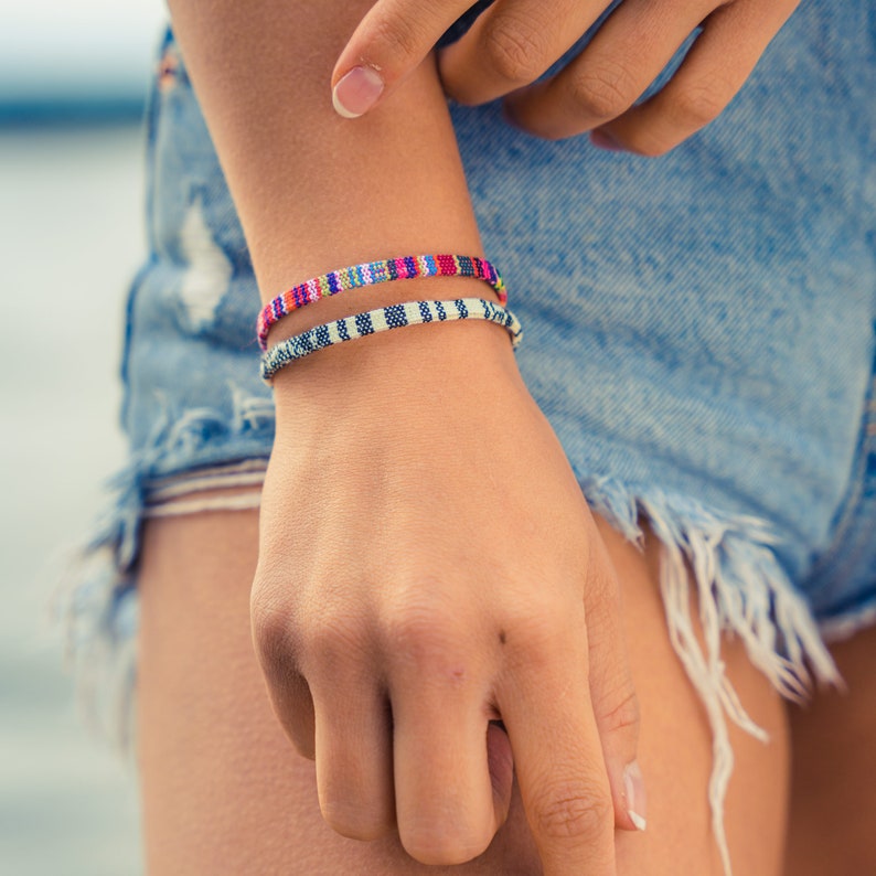 Boho Surfer Armband Set van 2 voor Vrouwen en Meisjes Handgemaakte Festival Sieraden Surfer Armband Strand accessoires Vriendschap Armbanden afbeelding 1