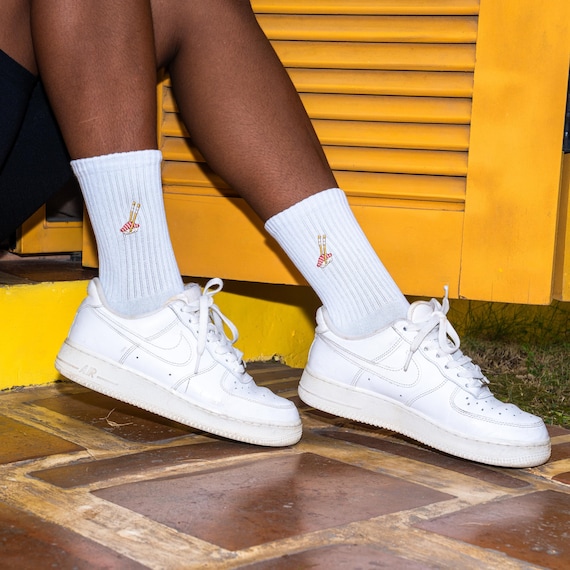 Lustige Socken Damen & Herren • Sushi Spiegelei Socken Bestickt • Weiße Tennissocken mit Motiv • Retro Tennis Socken • Witzige Socken