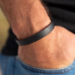 Vegan leren armband voor heren - Eenvoudige surferarmband verstelbaar - Casual leren herenarmband - Stoere surferarmband diverse kleuren