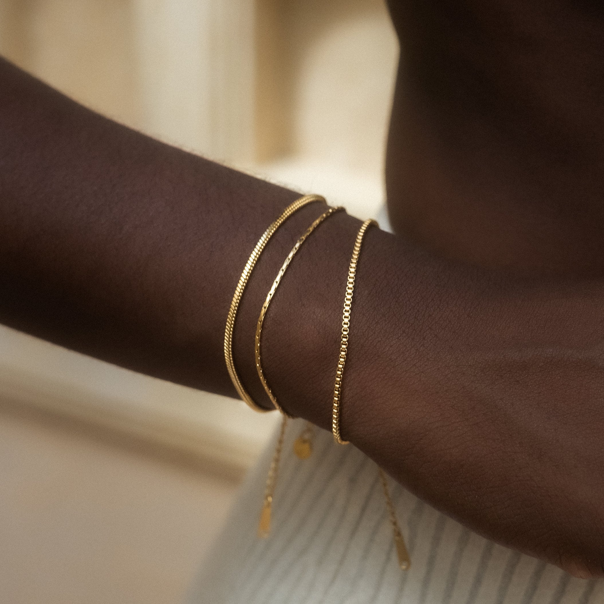 XFSRG Schmuckset Damen Gold - Elegantes Blumen Design Armband & Ohrringe Set