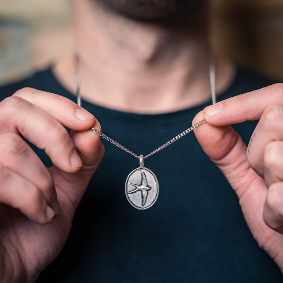 Herren Halskette mit Anhänger - Coole Surfer Silberkette - Edelstahl mit Silberlegierung - Herrenkette Silber - Geschenk für Männer - Bird