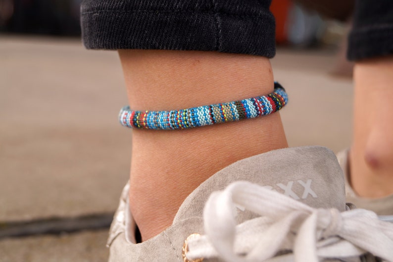 Surfer Beach Footband para mujeres y hombres Boho Ethno Anklets Women Handmade Festival Jewelry Impermeable y ajustable imagen 1