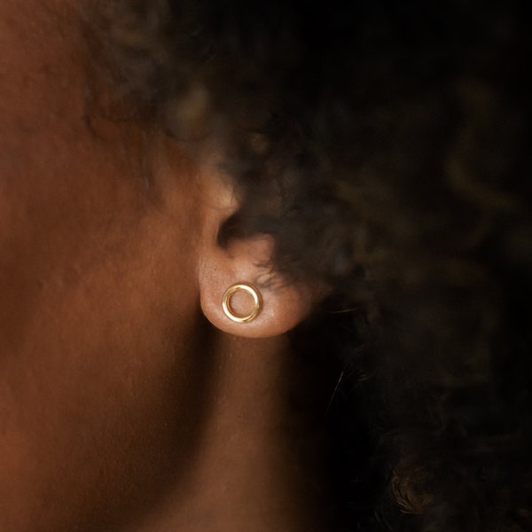 Ohrringe Gold • Ohrringe Kleiner Kreis • 925er Silber • Goldene Ohrringe • Geschenk für Sie • Ohrringe Kreis • Frauen Schmuck