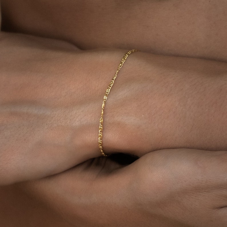 Minimalist Womens Bracelet Silver or Gold Adjustable Cuban Link Chain Bracelet Fine Stainless Steel Bracelet Minimal Womens Jewelry zdjęcie 1